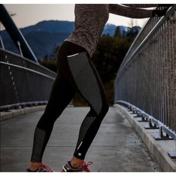 Athleta Dot Be Free Tight Leggings Women’s M Black Mesh Pocket Run Yoga 350178 - Picture 4 of 16